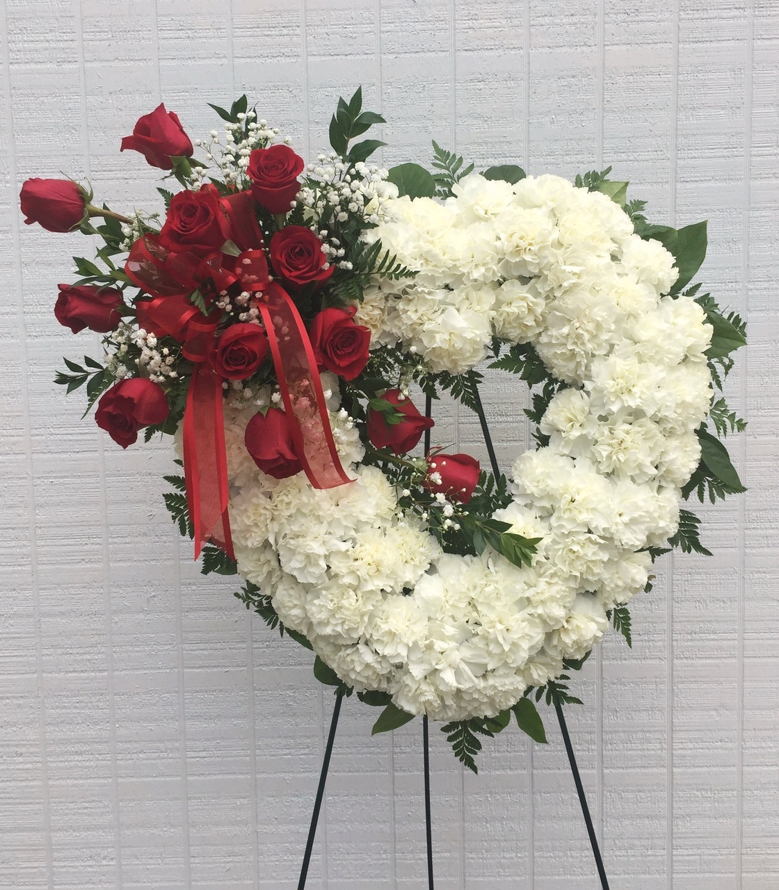 https://72e31889bfd4c74c79b8-458a5523999528ee99127cb7dde0a328.ssl.cf2.rackcdn.com/white-and-red-roses-sympathy-heart.jpg